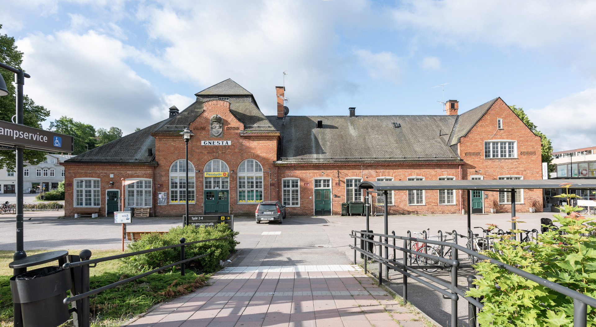 Stationshuset från spåret 