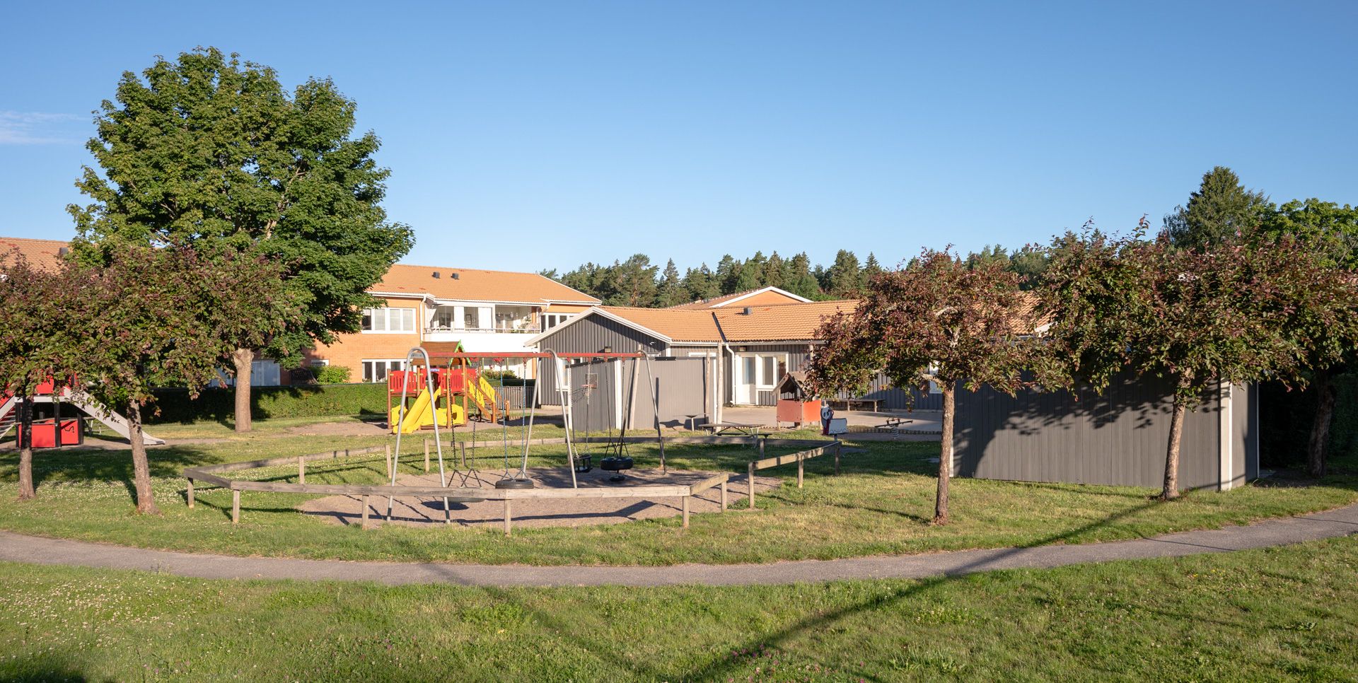 Sambavägen 9 regnbågen